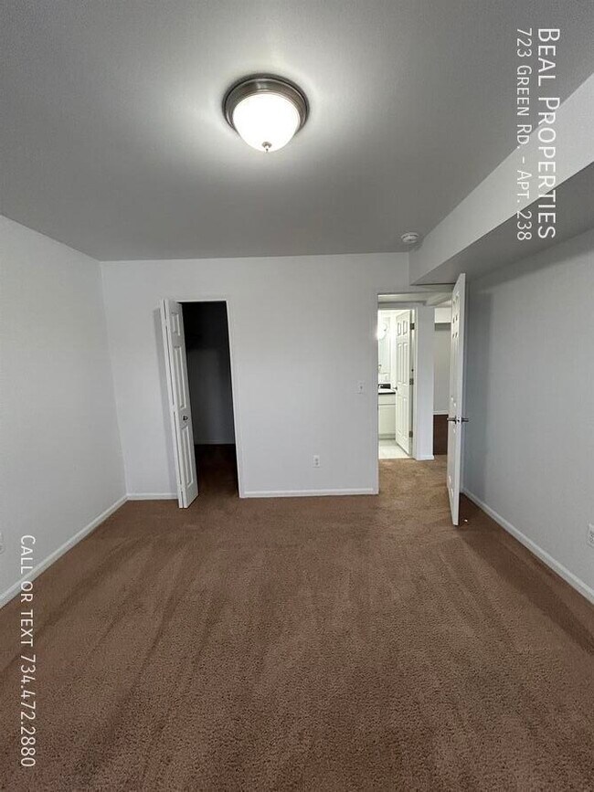 Building Photo - 723 Green Rd