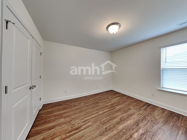 Building Photo - 208 Gregory Dr