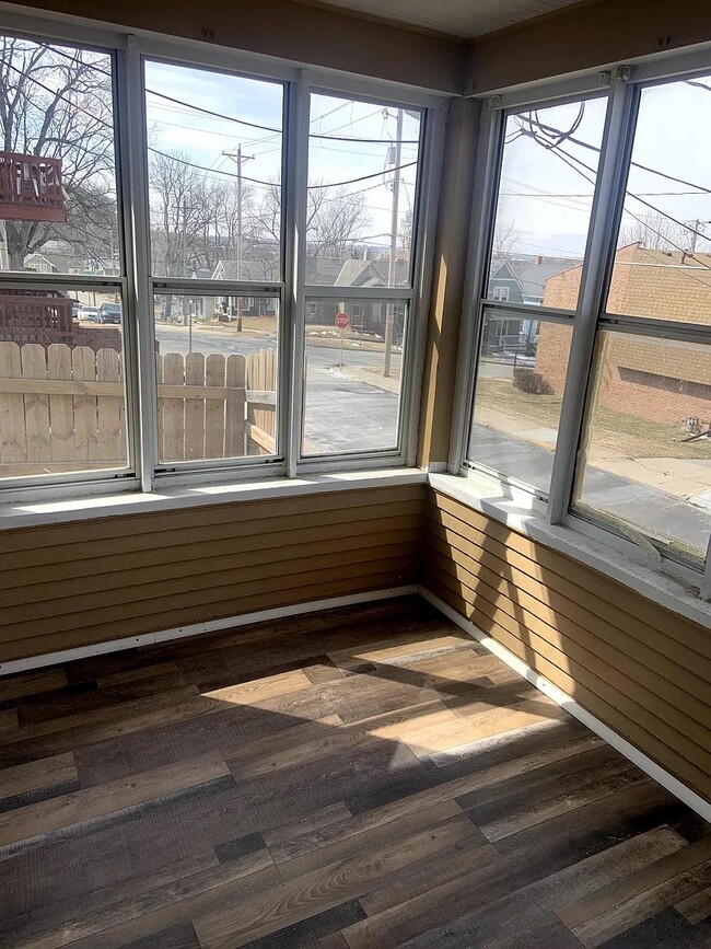 Building Photo - 411 Voorhis St