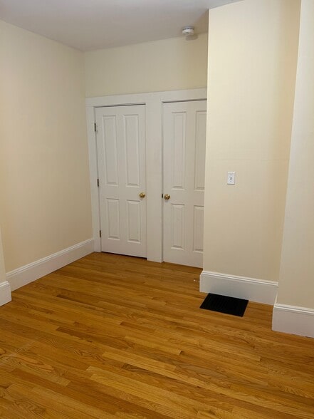 Primary Photo - 4 Riggs St