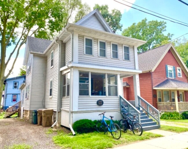 Primary Photo - 1329 Milton St