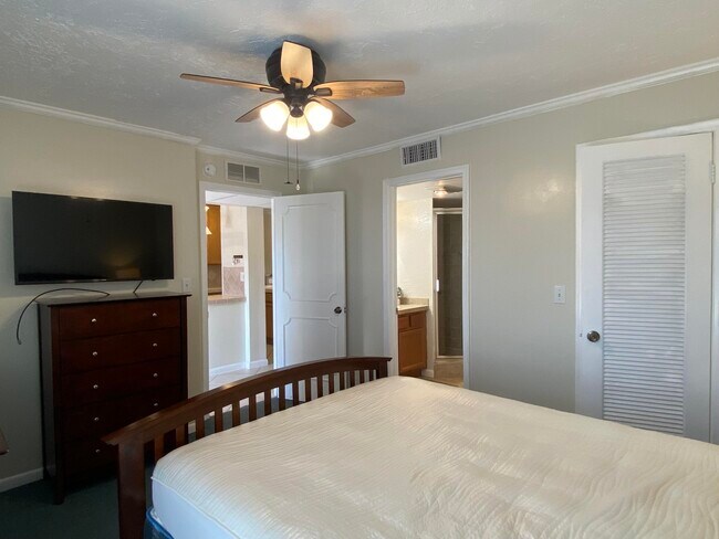 Building Photo - 4 Royal Palm Way
