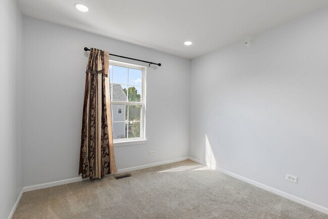 Building Photo - 1441 Orleans Dr