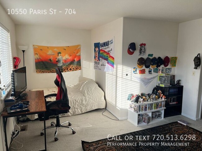 Building Photo - Spacious Two Bedroom Townhome