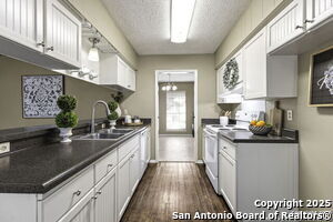 Building Photo - 112 Suncliff Dr