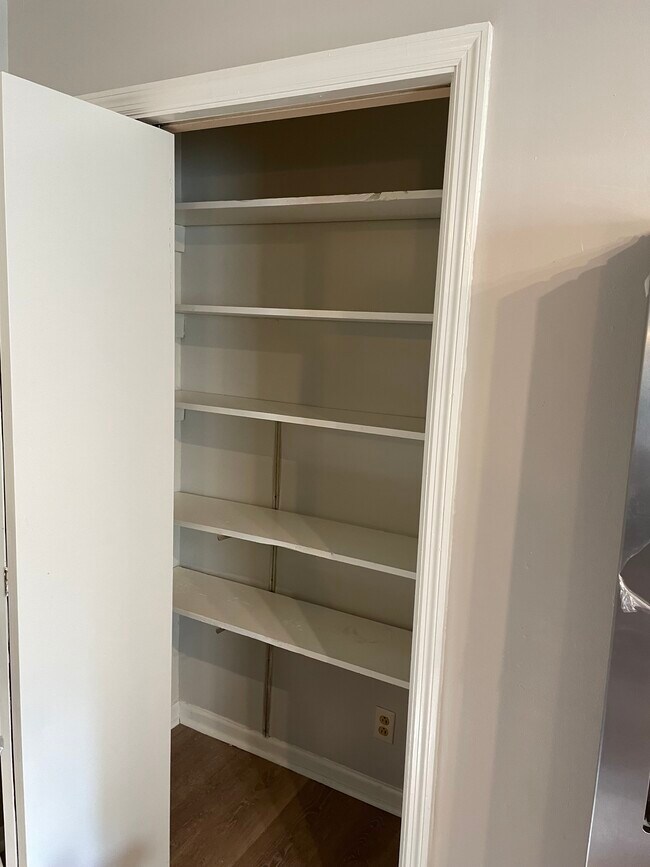 Building Photo - 400 Schenkel Ln