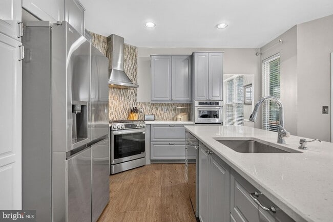 Building Photo - 13016 Pilgrims Inn Dr