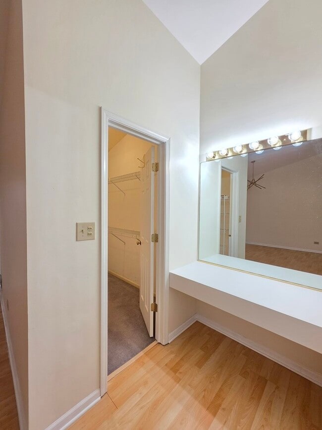 Building Photo - 1376 Longacre Ln