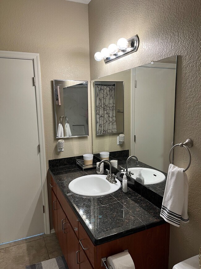 Building Photo - 5302 E Van Buren St