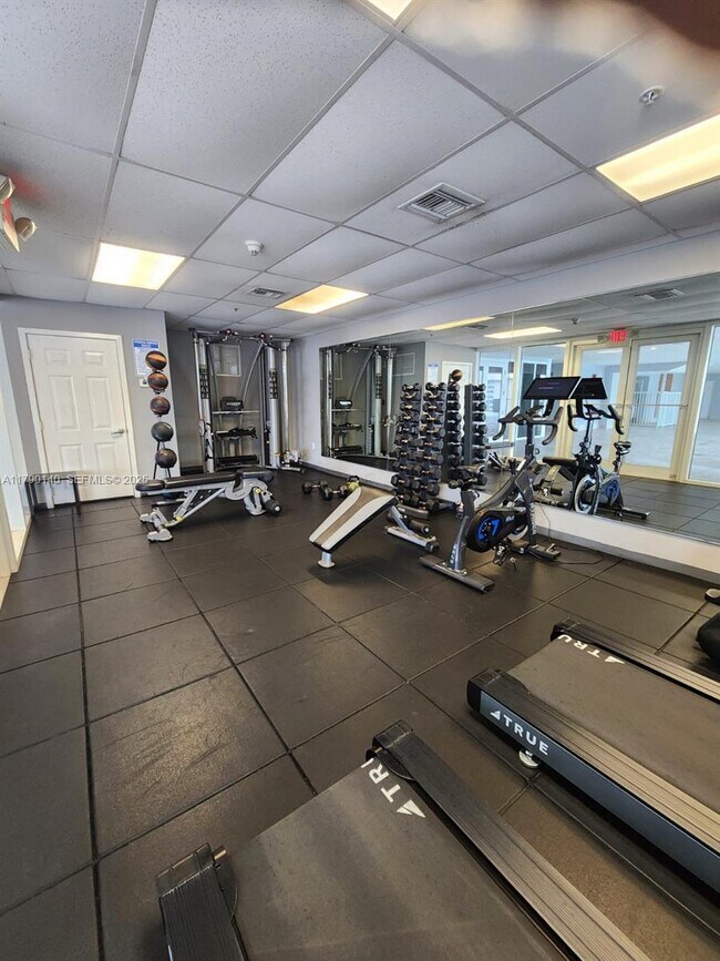 Building Photo - 170 SE 14th St