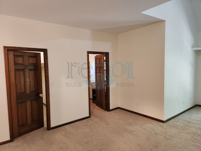 Building Photo - RARE exquisite home on acreage in the heart of West Little Rock!