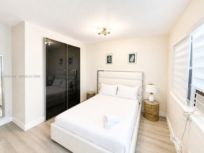 Building Photo - 10000 E Bay Harbor Dr