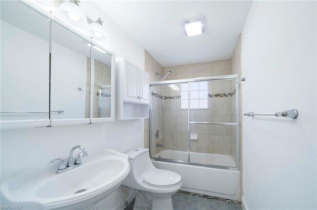 Building Photo - 4916 Viceroy St