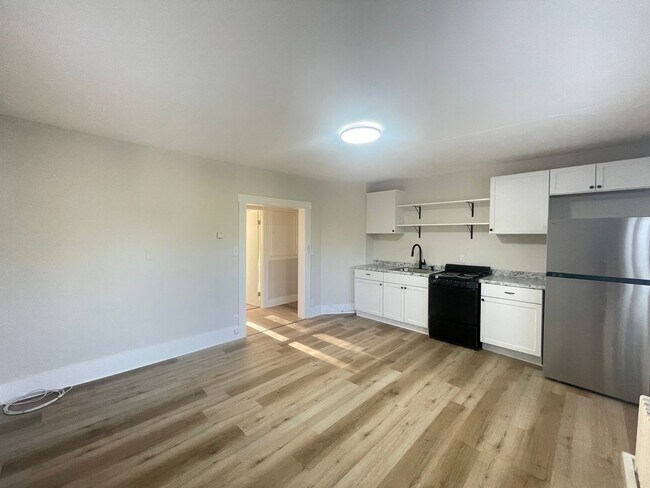 Building Photo - 55 Henriette St