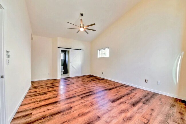 Building Photo - Stylish Two Story Townhome in the Cedars District of Dallas