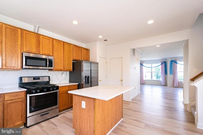 Building Photo - 8199 Glade Bank Dr