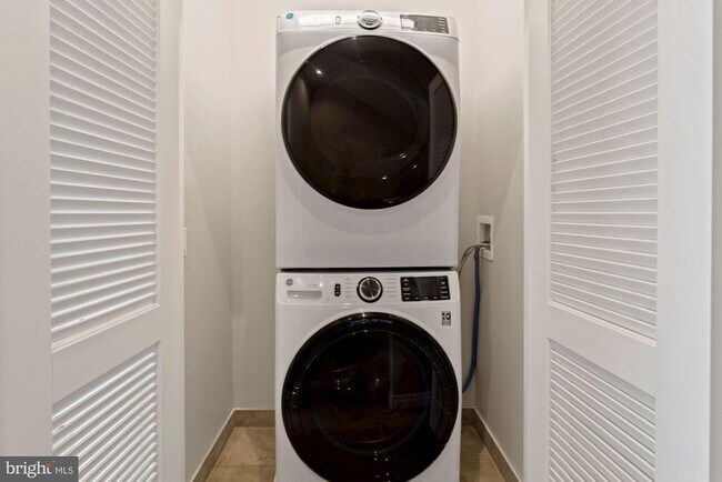 Building Photo - 203 Montgomery St