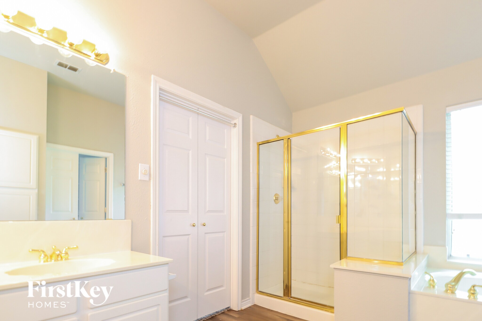 Building Photo - 2204 Reedway Ct