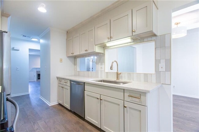 Building Photo - 45 St Claire Ln NE