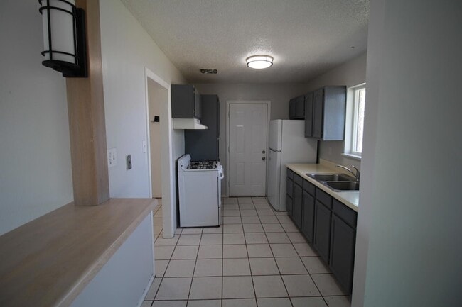 Building Photo - 5725 Waycross Ave