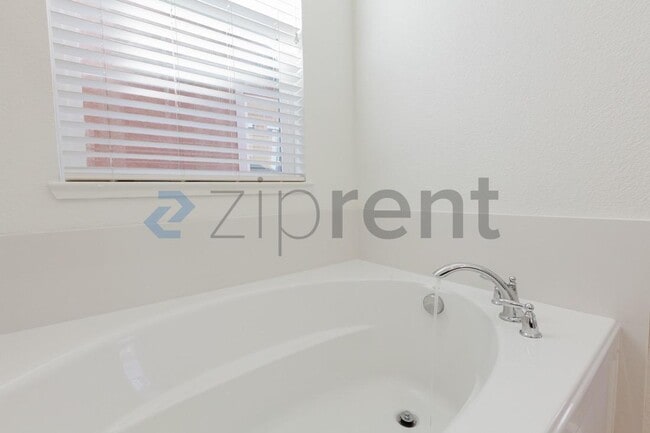 Building Photo - 873 Willow Bridge Dr