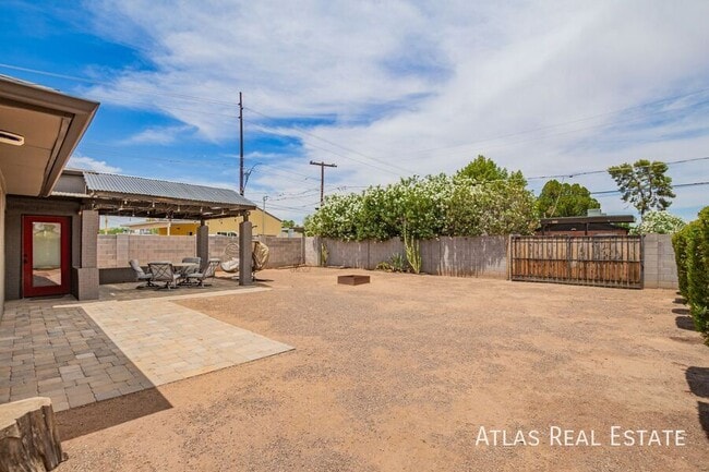 Building Photo - 224 W Montecito Ave