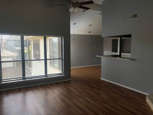 Building Photo - Amazing Location in Carrollton!!