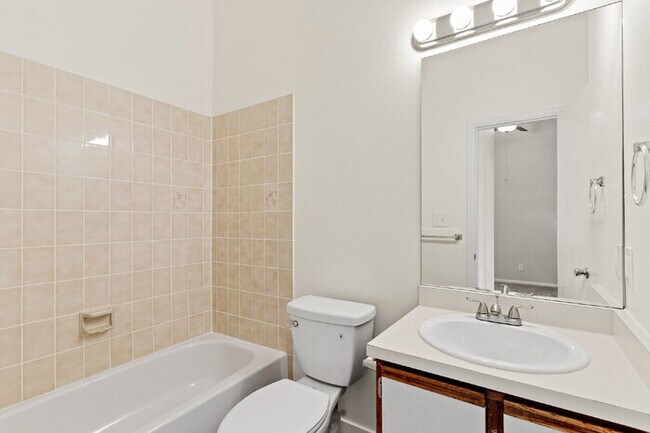 Building Photo - Upgraded 3-Bed Townhome Just Minutes from ...