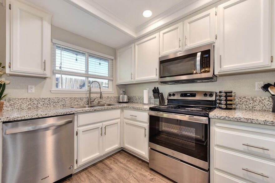 Building Photo - 8313 Crossoak Way
