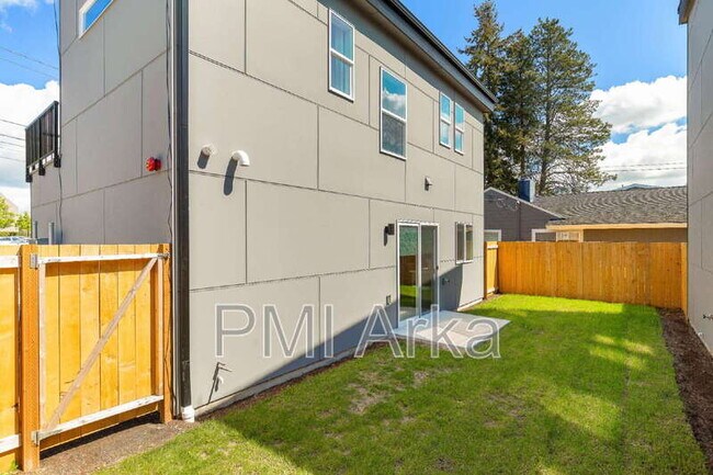 Building Photo - 1415 SW 148th St