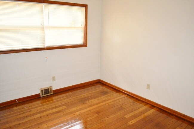 Building Photo - 3974 Auburn Rd