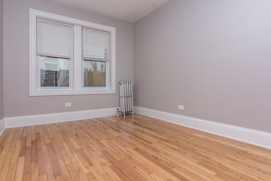 Building Photo - 8145 S Ellis Ave