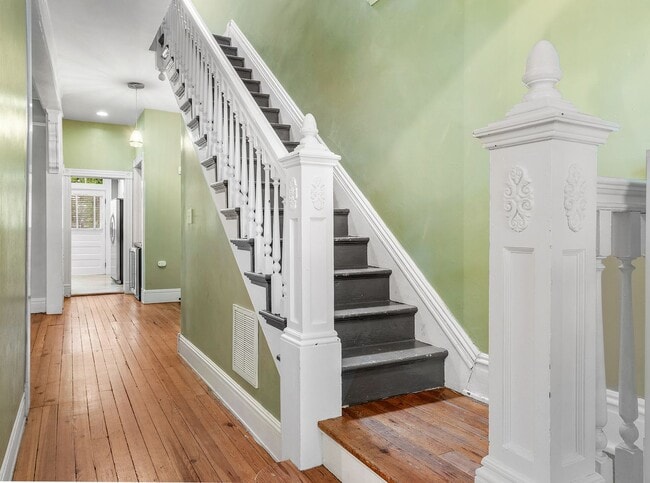 Building Photo - FAN DISTRICT HOME WITH 3 BEDROOMS AND 3 FULL BATHS