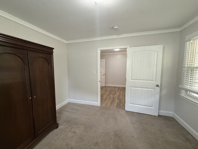 Building Photo - 3BR/2BA Durham Duplex | Utilities Included | Move-In Special: $500 Deposit | Near Duke