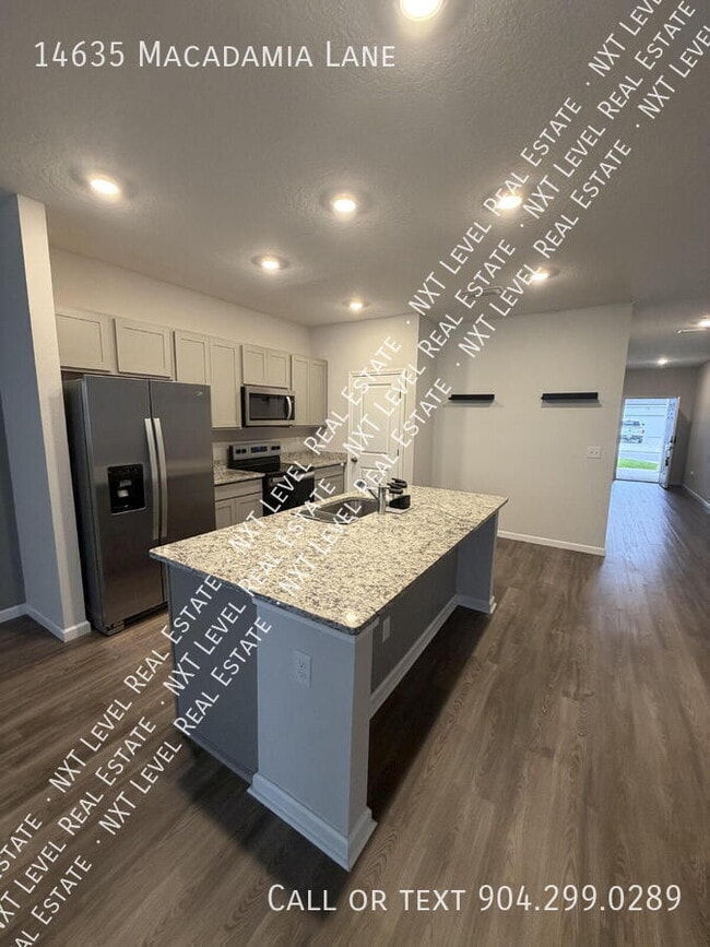 Building Photo - 14635 Macadamia Ln