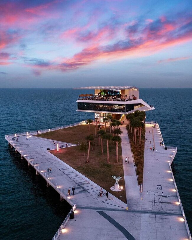 Building Photo - FURNISHED LUXURY 3 Br 3 Ba RENTAL NEAR DOWNTOWN ST PETERSBURG, FL