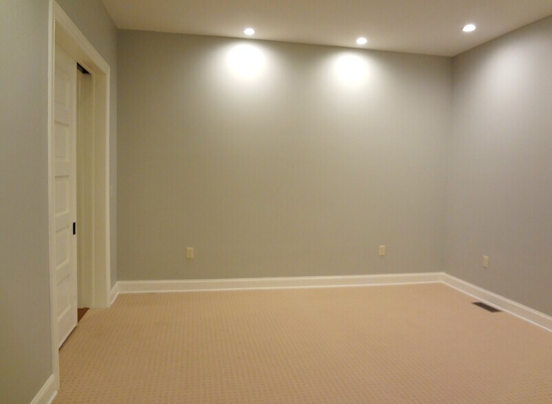 Office or Living Area - 659 E 3rd St