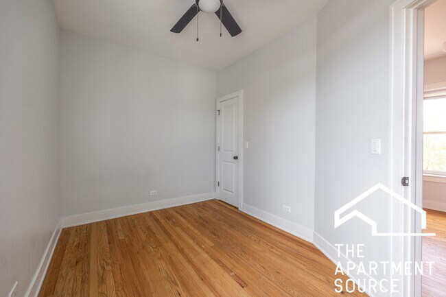 Building Photo - 4011-A North Lowell Ave. Unit 3W