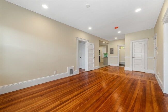 Building Photo - 44 Brackett St