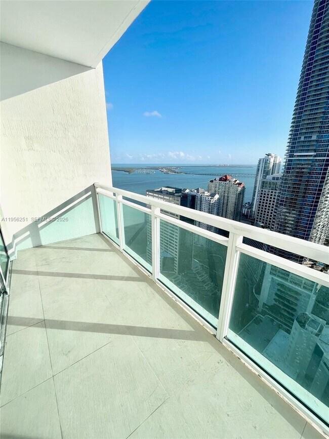 Building Photo - 950 Brickell Bay Dr