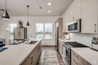 Building Photo - Stylish Spaces in the Center of It All