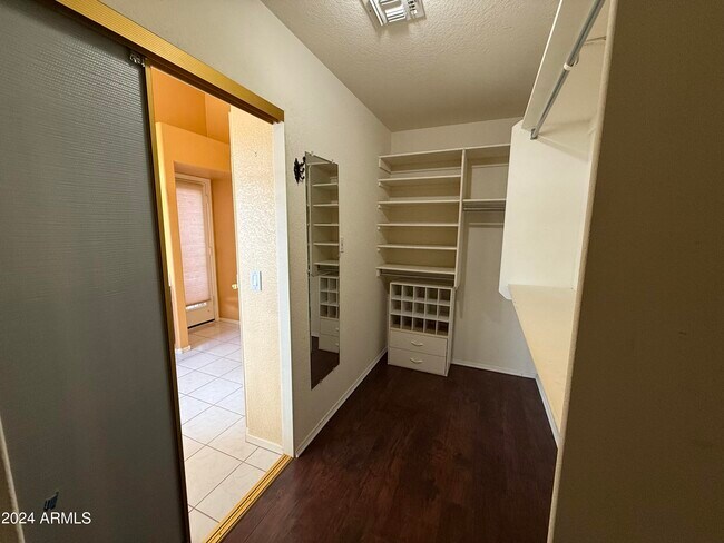 Building Photo - 9641 E Onza Ave