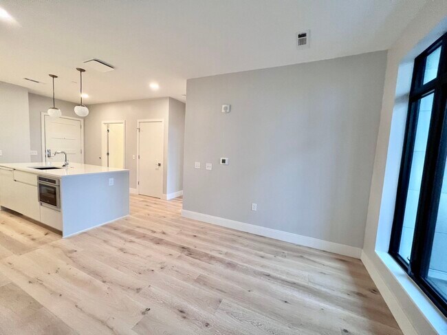 Building Photo - 191 Washington St