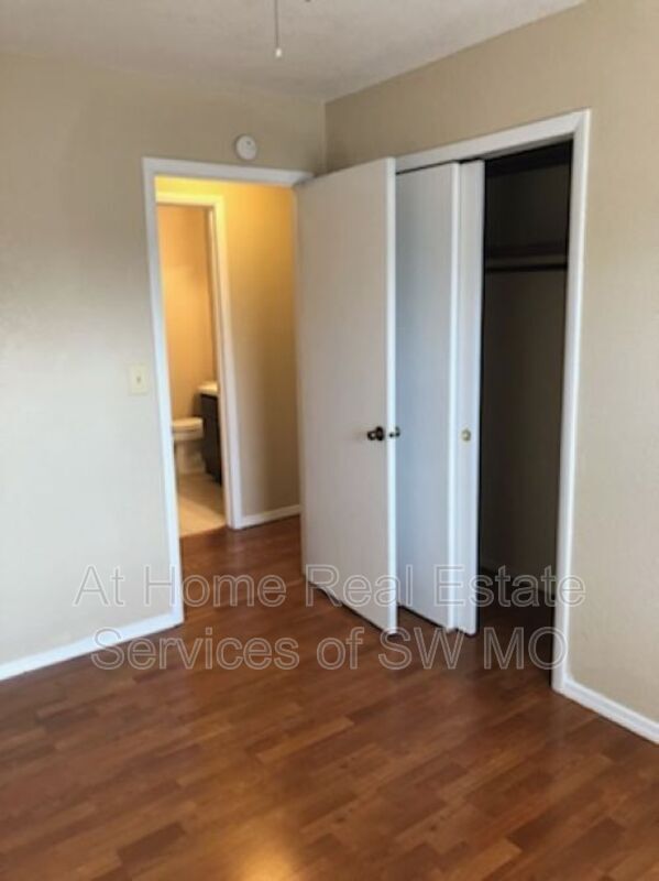 Building Photo - 3231 W Olive St