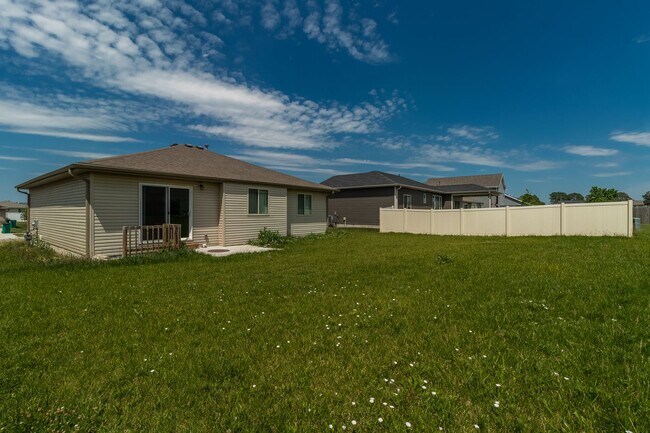 Building Photo - Beautiful Newer Home In South Lincoln