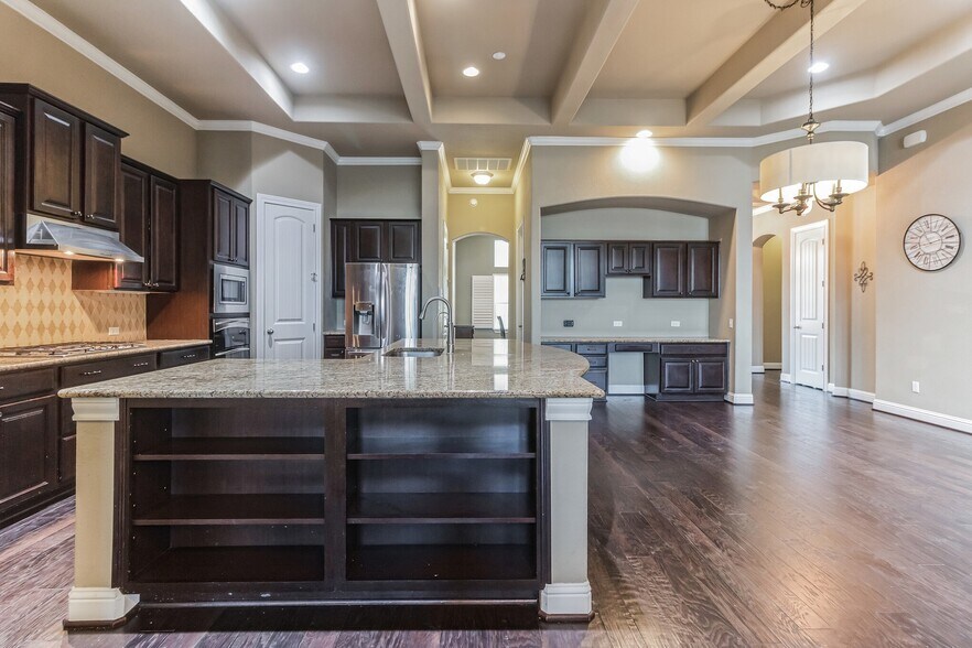 Building Photo - 5900 Lipan Apache Bnd