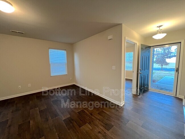 Building Photo - 636 Newfound Hollow Dr