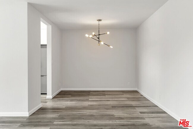 Building Photo - 645 Westmount Dr