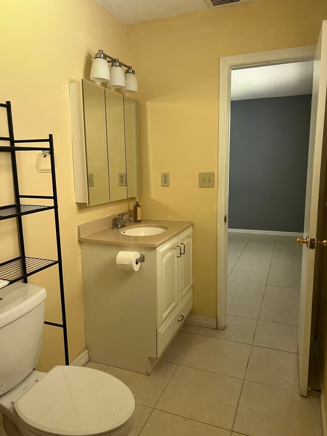 Building Photo - 3033 SW Collings Dr