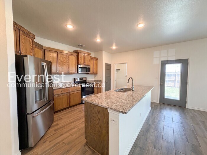 Building Photo - 2231 Hornbeam St